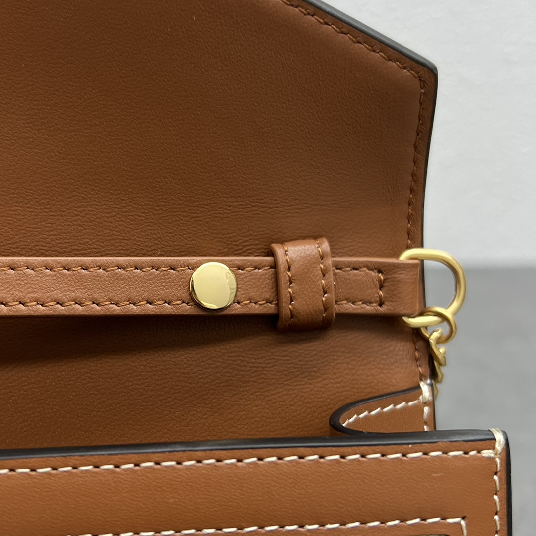 1:1 Replica Celine Wallet On Chain Triomphe In Textile Natural / Tan For Women 7in/19cm 10J972DB2.02NT - Image 6