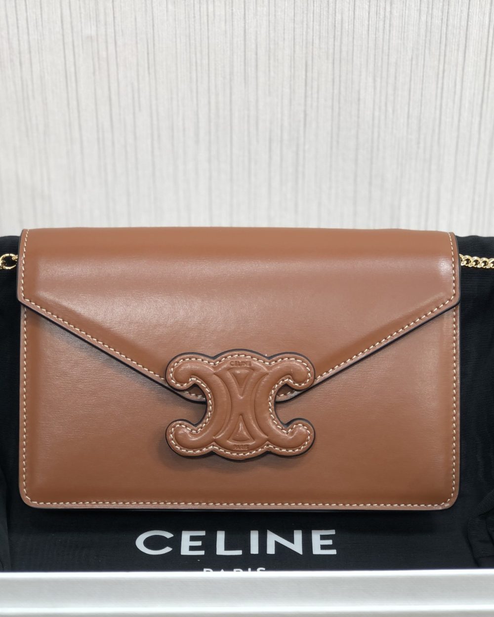 1:1 Replica Celine Wallet On Chain Triomphe Tan For Women 7in/19cm 10J733DPV.04LU