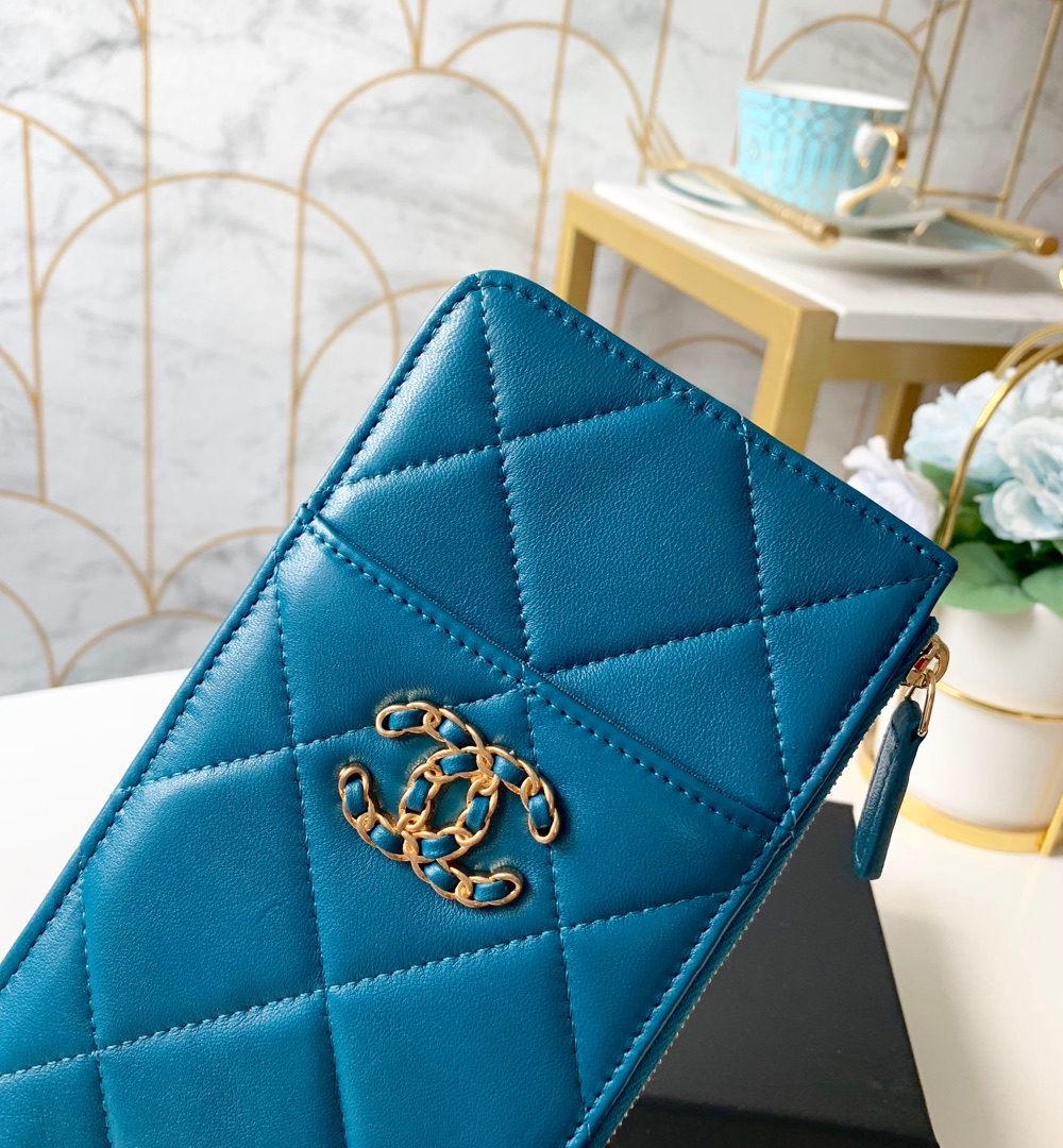 1:1 Replica Chanel 19 Matelasse Phone and Card Case Blue Bag For Women 19cm/7.5in