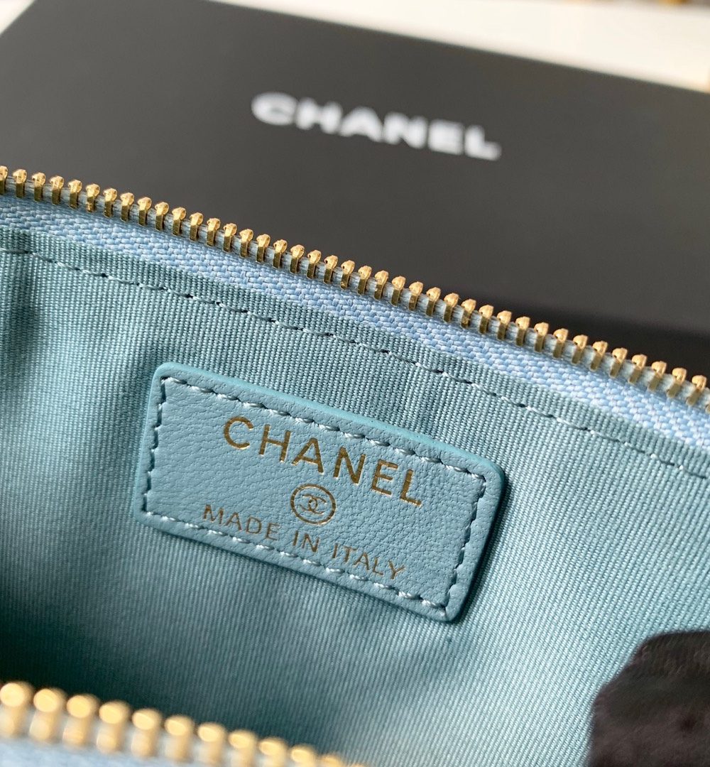 1:1 Replica Chanel 19 Matelasse Phone and Card Case Light Blue Bag For Women 19cm/7.5in