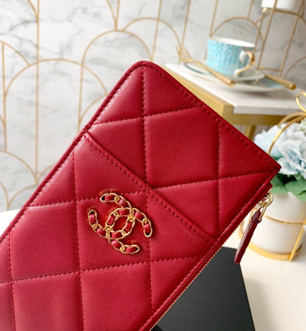 1:1 Replica Chanel 19 Matelasse Phone and Card Case Red Bag For Women 19cm/7.5in