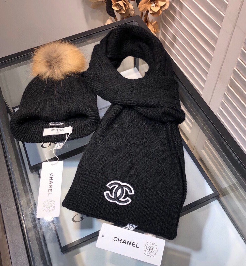 Chanel Beanie & Scarf Set In Black 