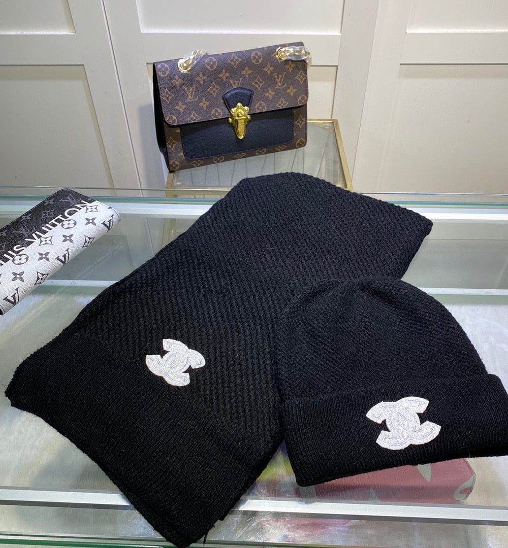 Chanel Beanie & Scarf Set In Black