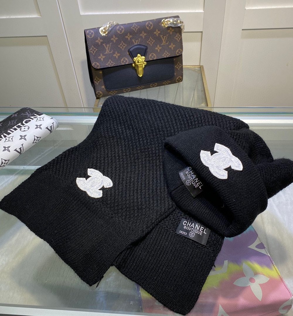 Chanel Beanie & Scarf Set In Black 