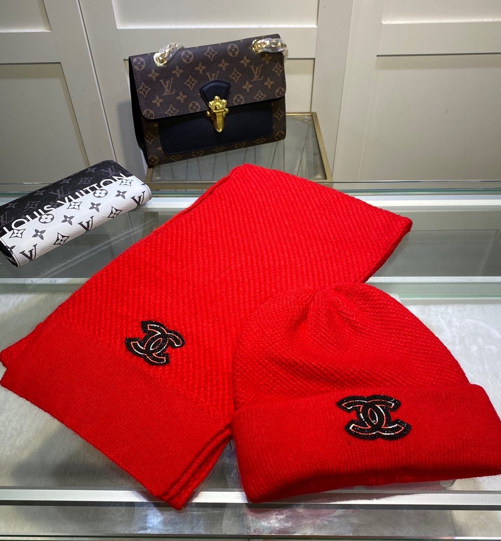 Chanel Beanie & Scarf Set In Red 