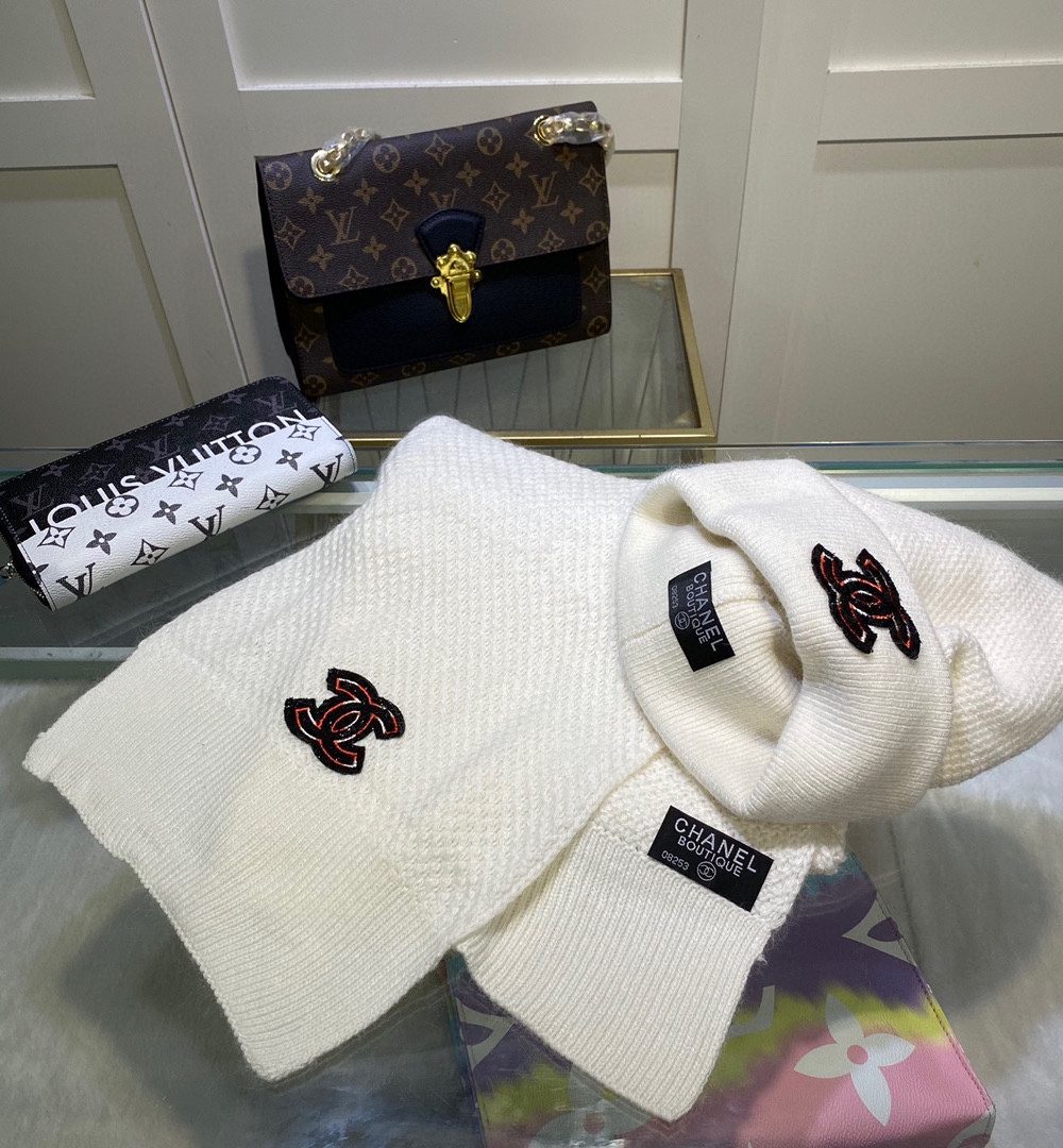 Chanel Beanie & Scarf Set In White 