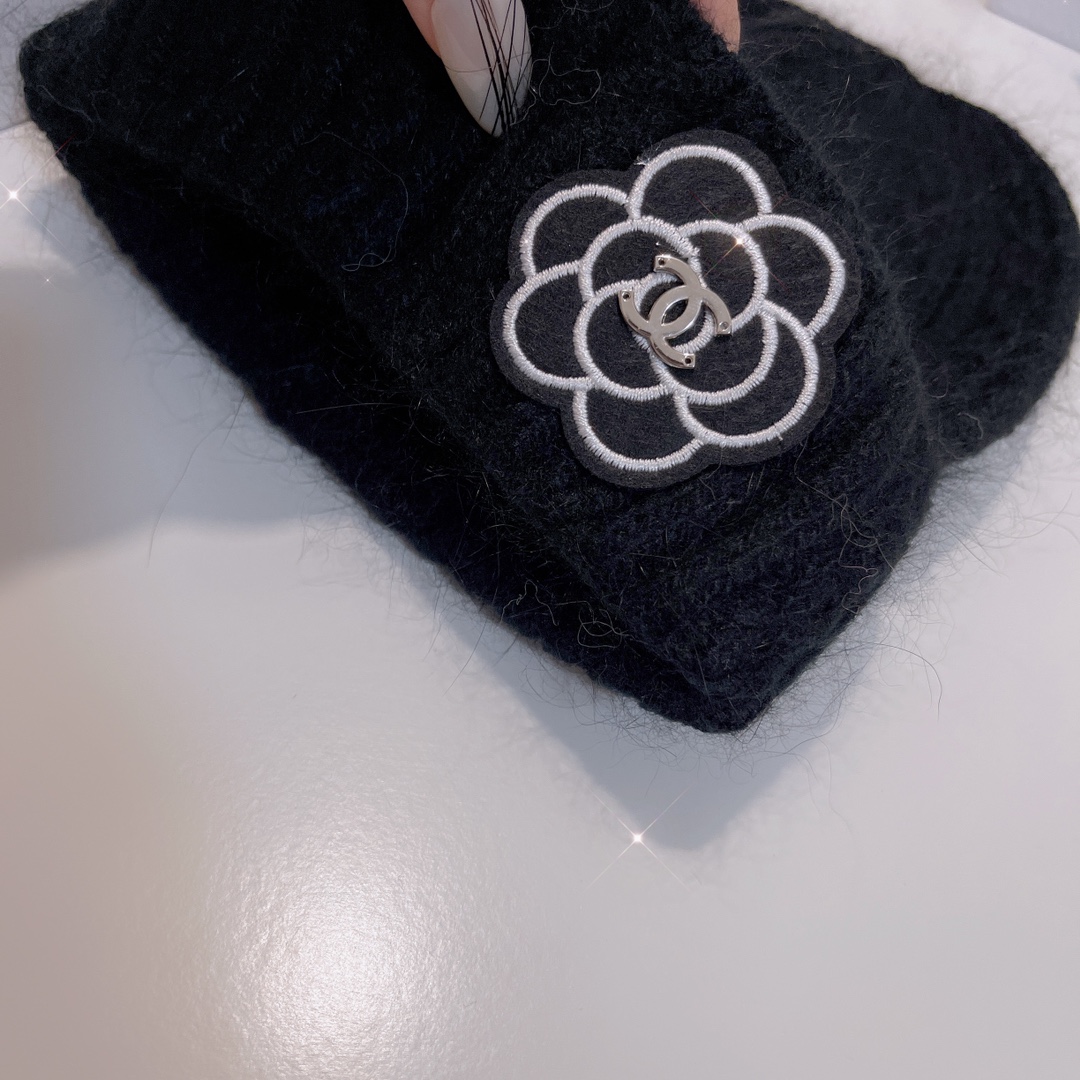 Chanel Beanie Black - Image 5