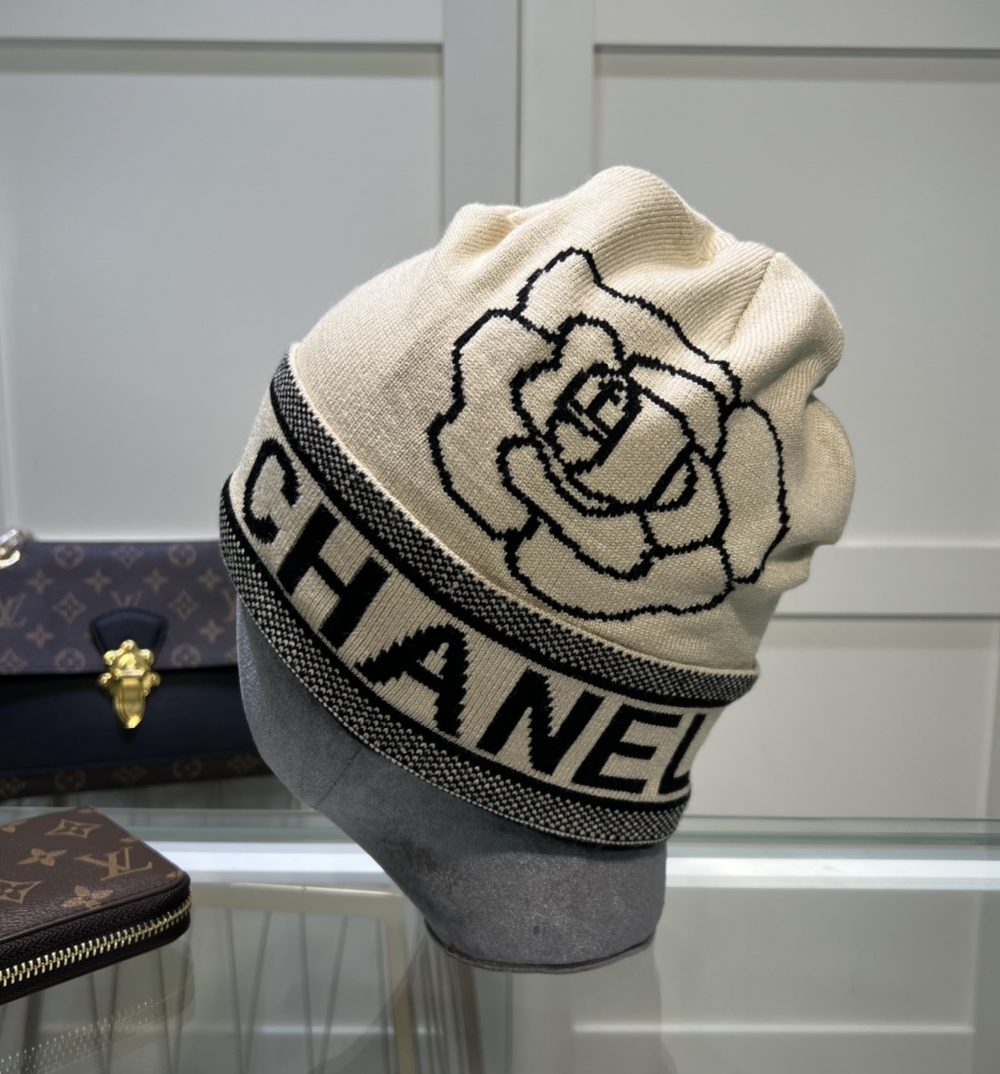 Chanel Beanie In Beige
