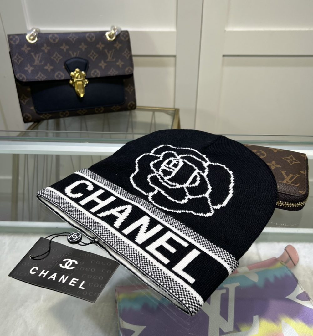 Chanel Beanie In Black