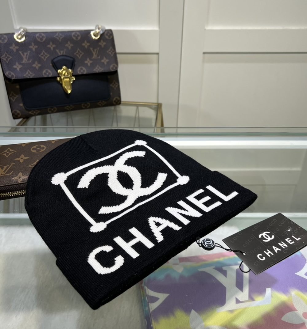 Chanel Beanie In Black