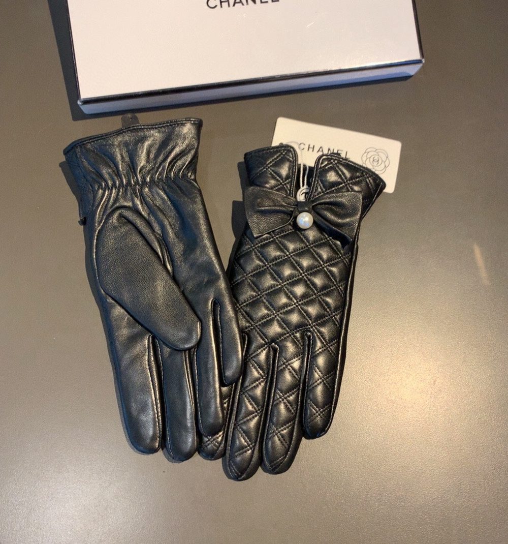 Chanel Gloves In Black