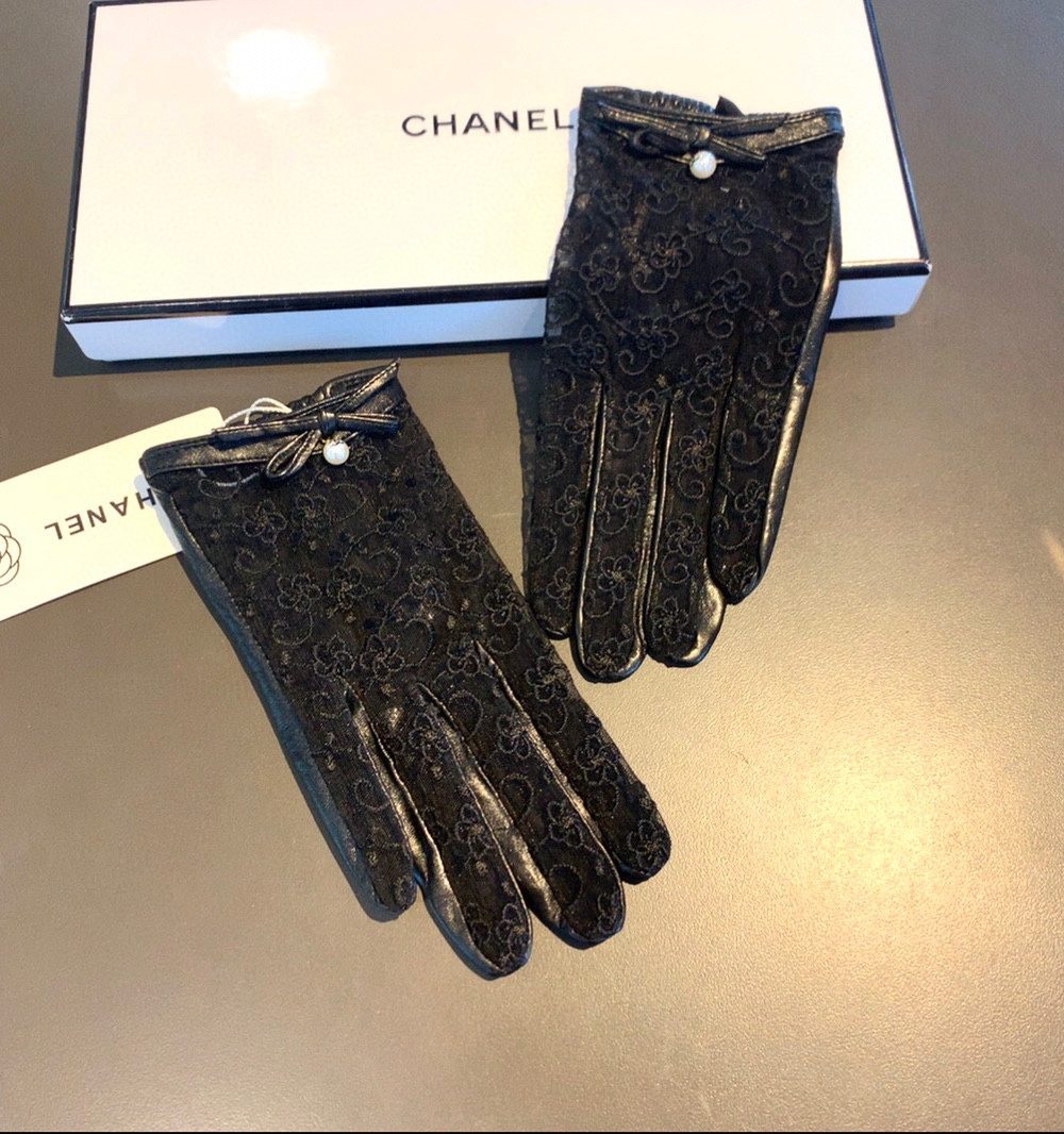 Chanel Gloves In Black