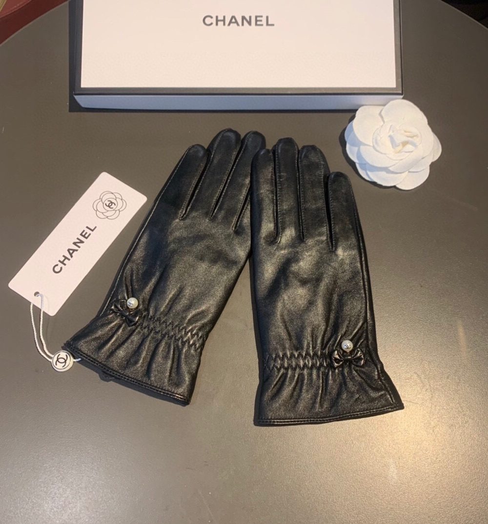 Chanel Gloves In Black
