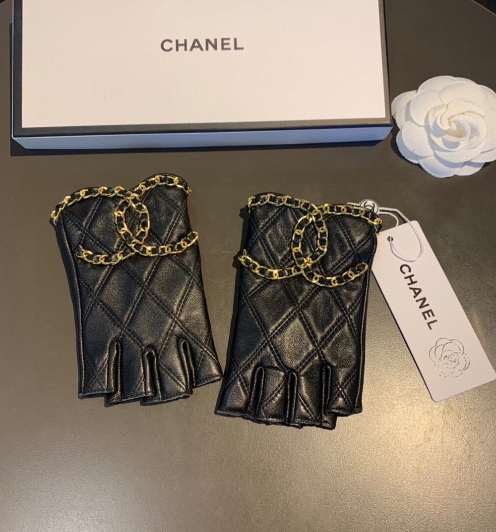 Chanel Gloves In Black