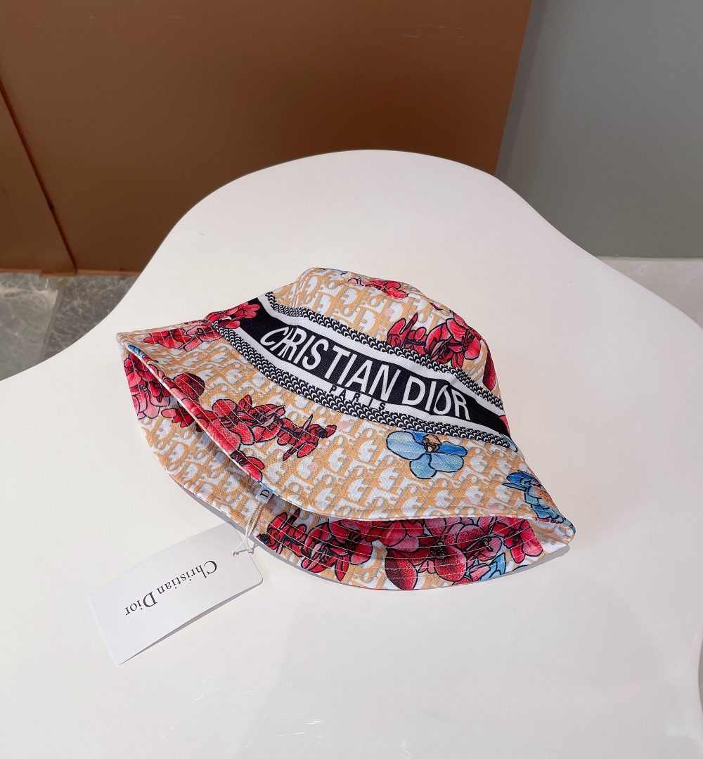 Christian Dior Bucket Hat Beige/White Hat