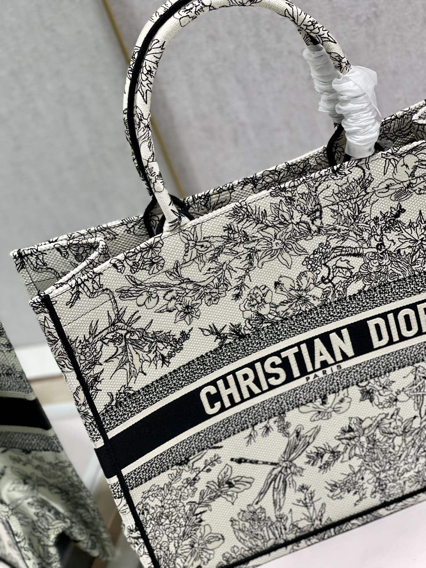 1:1 Replica Christian Dior Large Dior Book Tote Toile de Jouy Flowers Embroidery, Black/Beige, For Women Women’s Handbags, Shoulder Bags, 42cm CD M1286ZTQW_M808 - Image 7
