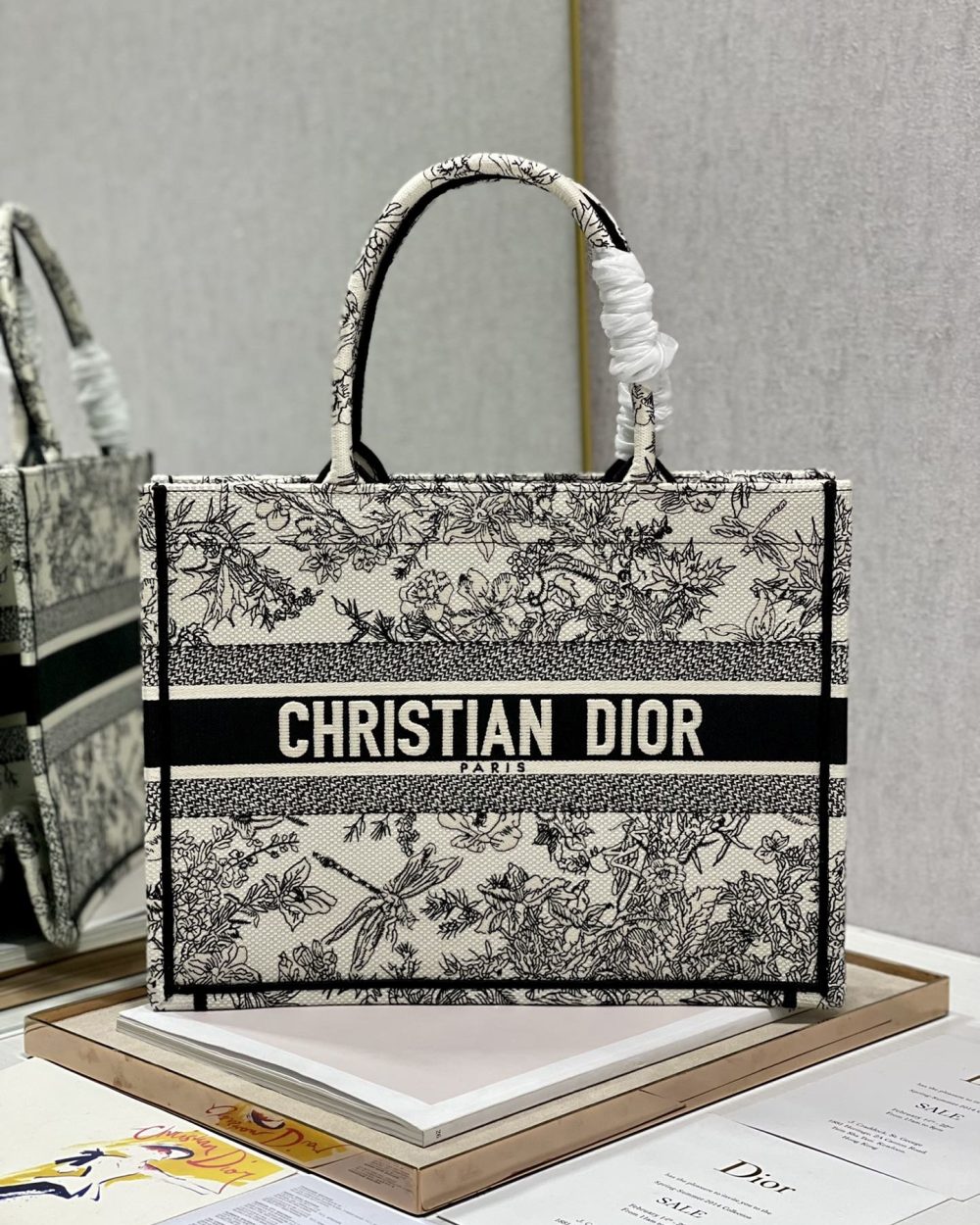1:1 Replica Christian Dior Medium Dior Book Tote Blue Toile de Jouy Flowers Embroidery, Blue/White, For Women Women’s Handbags, Shoulder Bags, 36cm CD