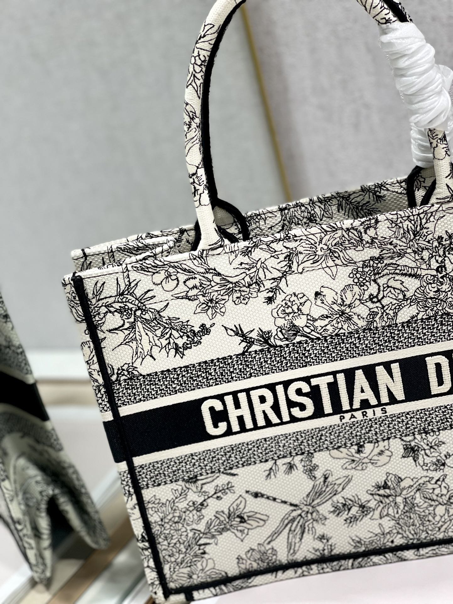 1:1 Replica Christian Dior Medium Dior Book Tote Blue Toile de Jouy Flowers Embroidery, Blue/White, For Women Women’s Handbags, Shoulder Bags, 36cm CD - Image 3