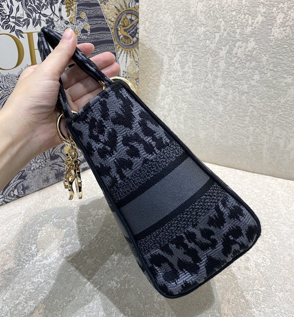 1:1 Replica Christian Dior Medium Dior Lady D-Lite Bag Blue and Black Mizza Embroidery, Blue and Black, For Women Women's Handbags, Crossbody Bags, 24cm CD M0565ORHM_M962