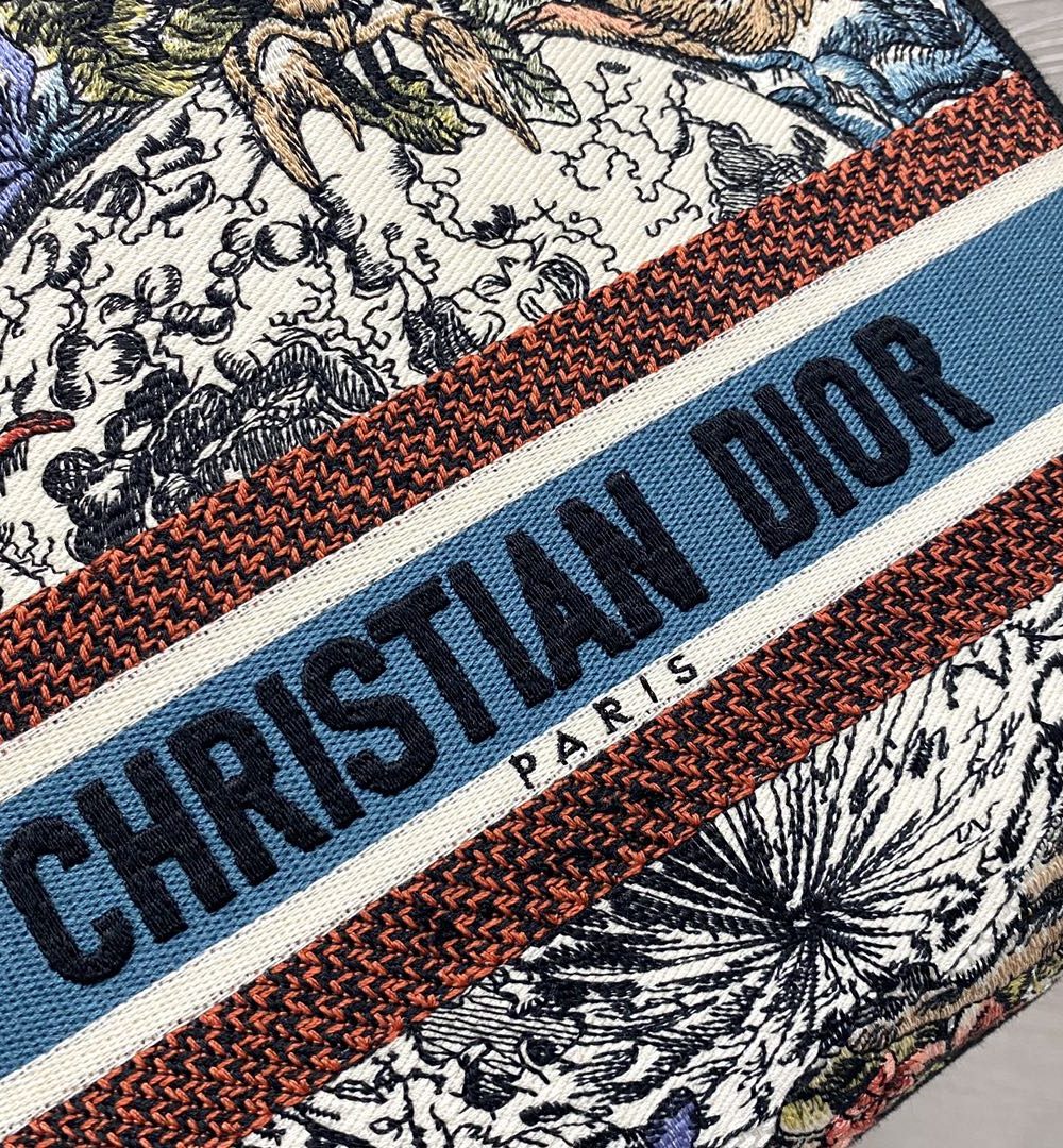 1:1 Replica Christian Dior Medium Lady D-Lite Bag Latte Multicolor Dior Constellation Embroidery, Latte, For Women Women's Handbags, Crossbody Bags, 24cm CD M0565ORHP_M941