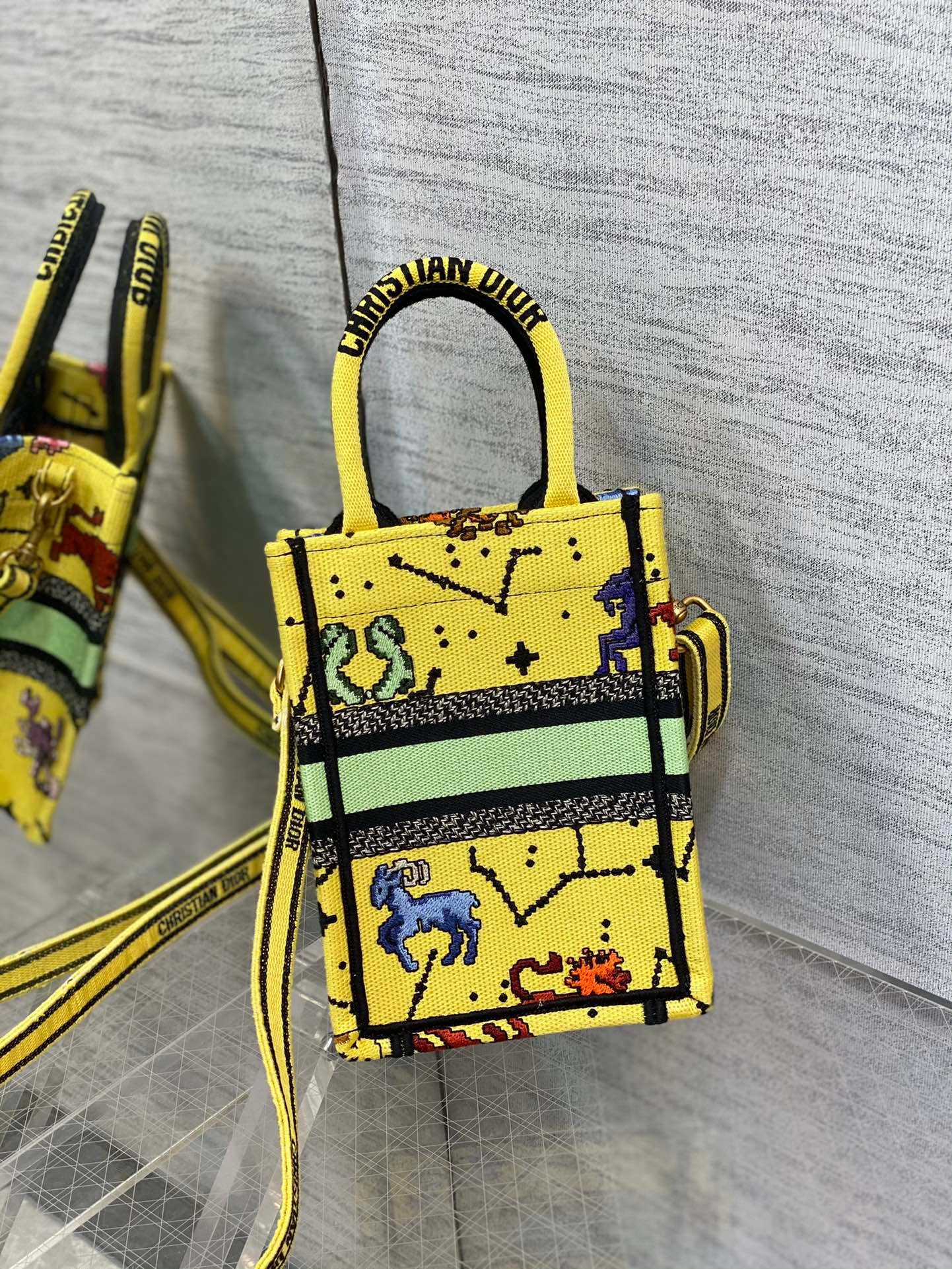 1:1 Replica Christian Dior Mimi Dior Book Tote Phone Bag White, For Women, Women’s Handbags 7in/18cm CD S5555CRTY_M941 - Image 4