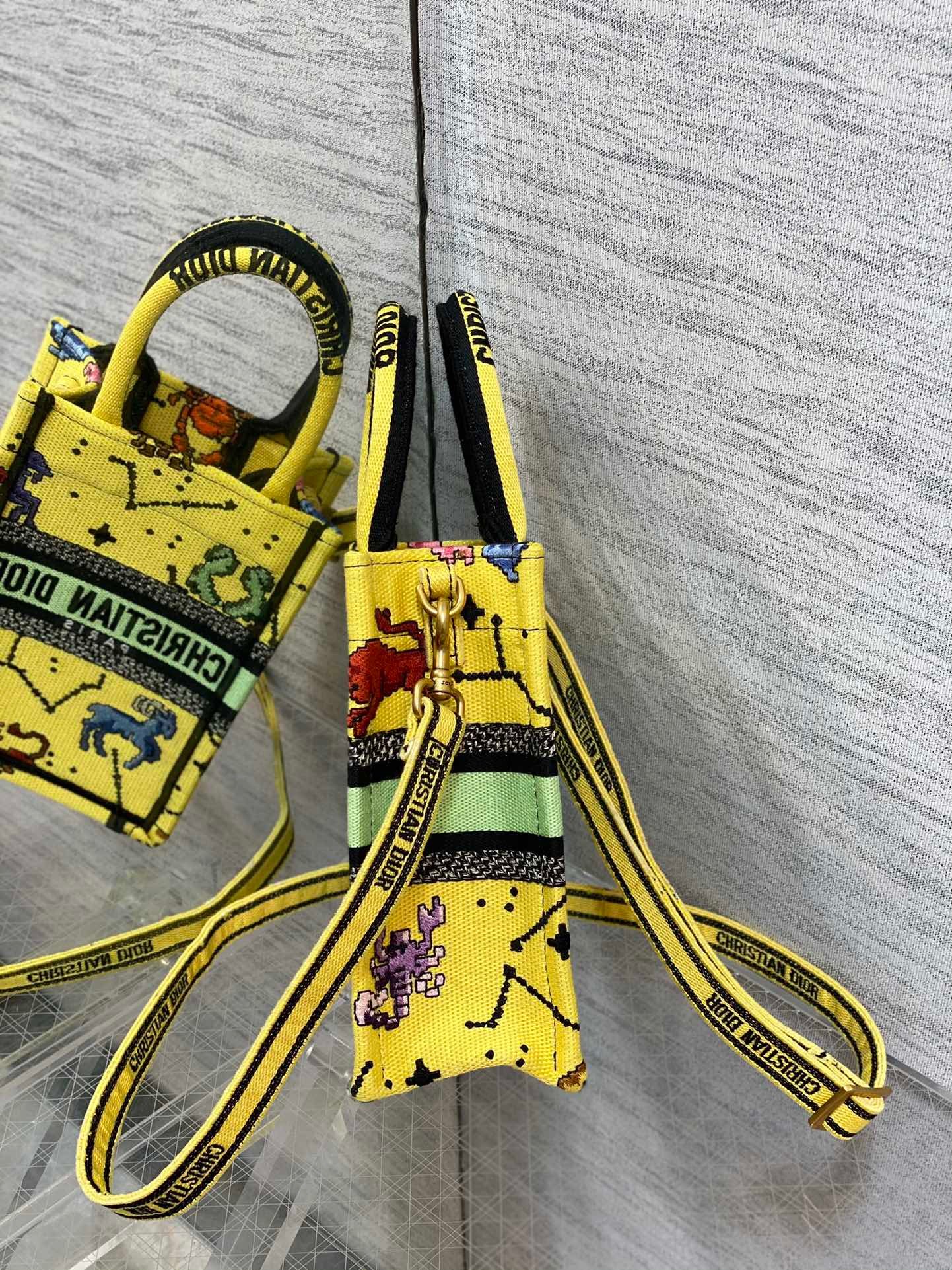 1:1 Replica Christian Dior Mimi Dior Book Tote Phone Bag White, For Women, Women’s Handbags 7in/18cm CD S5555CRTY_M941 - Image 5