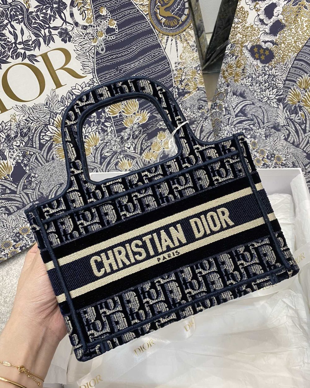 1:1 Replica Christian Dior Mini Dior Book Tote Blue Dior Oblique Embroidery, Blue/Black, For Women Women's Handbags, 9in/23cm CD S5475ZRIW_M928
