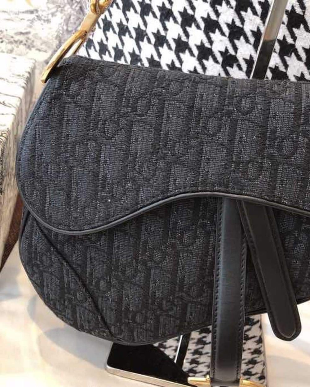 1:1 Replica Christian Dior Saddle Bag Black Oblique Embroidered Canvas Gold Toned Hardware For Women 25cm/10in CD