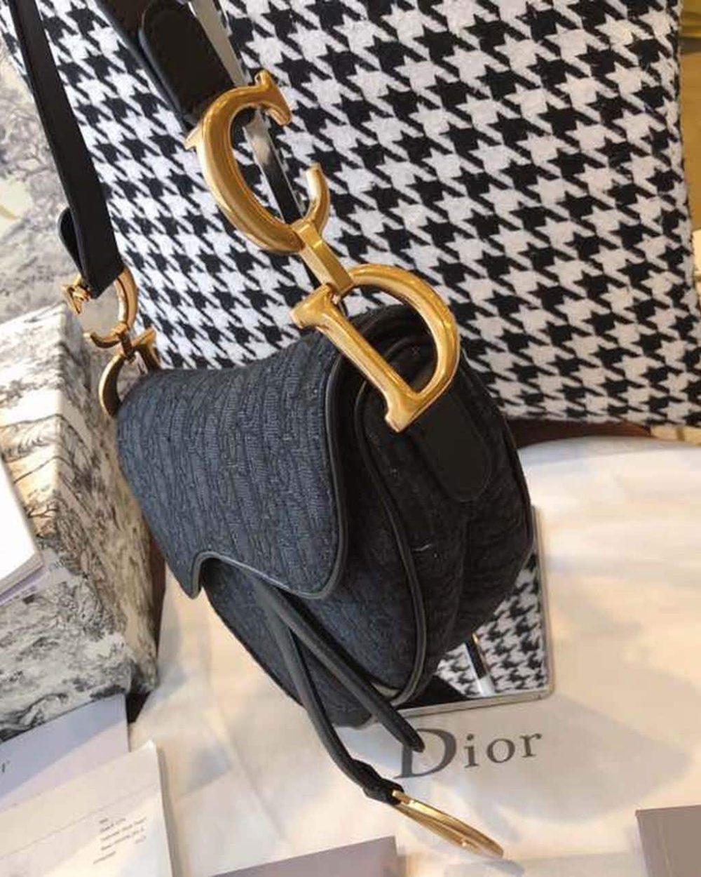 1:1 Replica Christian Dior Saddle Bag Black Oblique Embroidered Canvas Gold Toned Hardware For Women 25cm/10in CD
