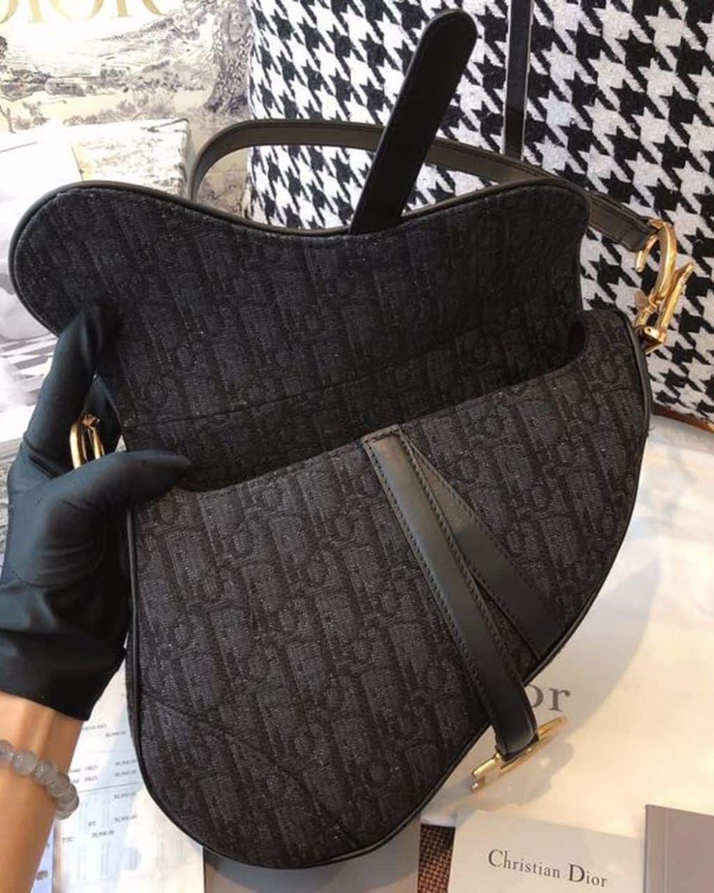 1:1 Replica Christian Dior Saddle Bag Black Oblique Embroidered Canvas Gold Toned Hardware For Women 25cm/10in CD