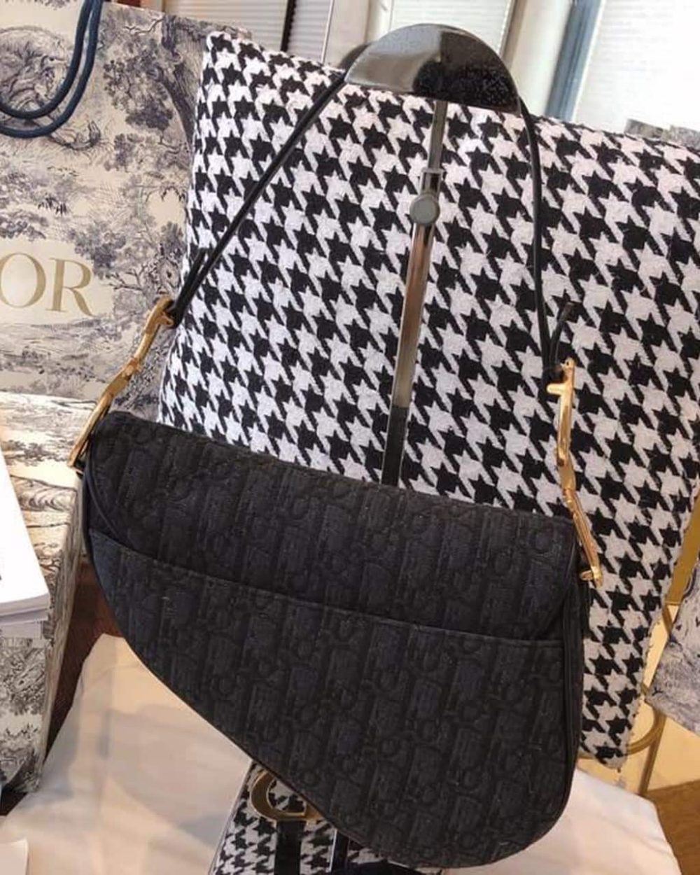 1:1 Replica Christian Dior Saddle Bag Black Oblique Embroidered Canvas Gold Toned Hardware For Women 25cm/10in CD