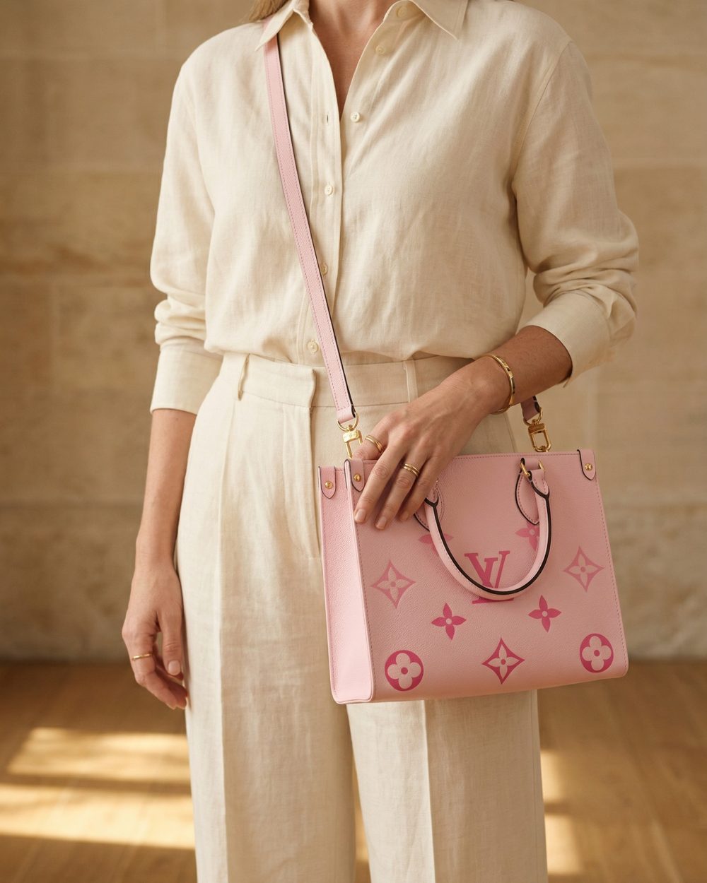 DBS-LC396 - Onthego MM Handbag Deal