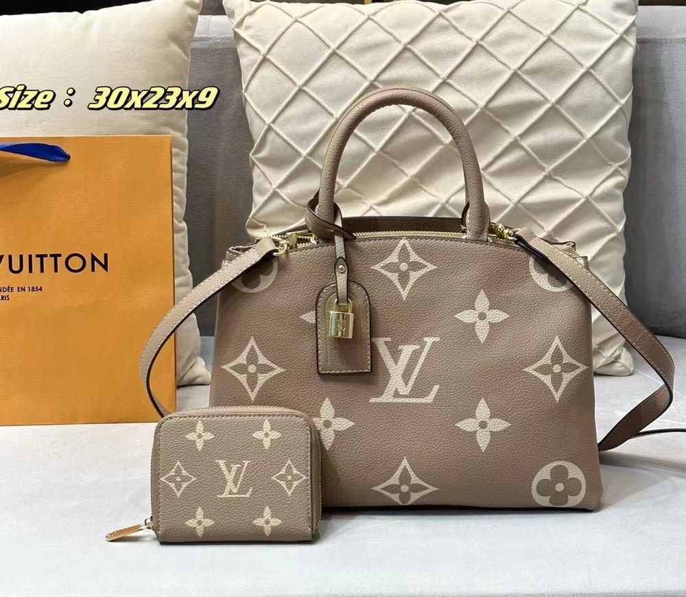 DBS-LC422 - Petit Palais Handbag Deal