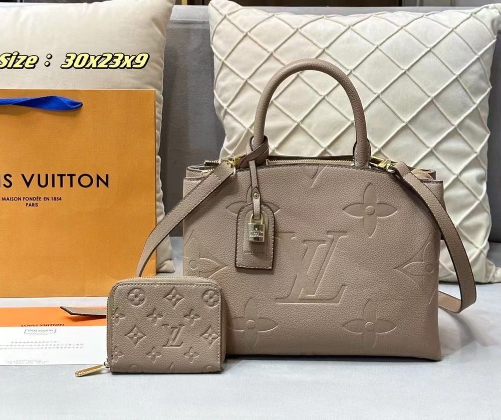 DBS-LC425 - Petit Palais Handbag Deal