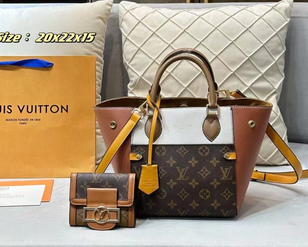 DBS-LC441 - Fold Tote PM Handbag Deal