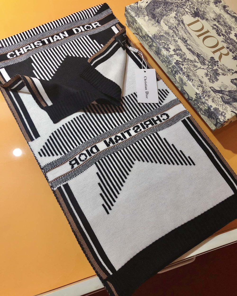 Dior Dioralps Reversible White/Black Wool and Cashmere Scarf 200cm/79in 