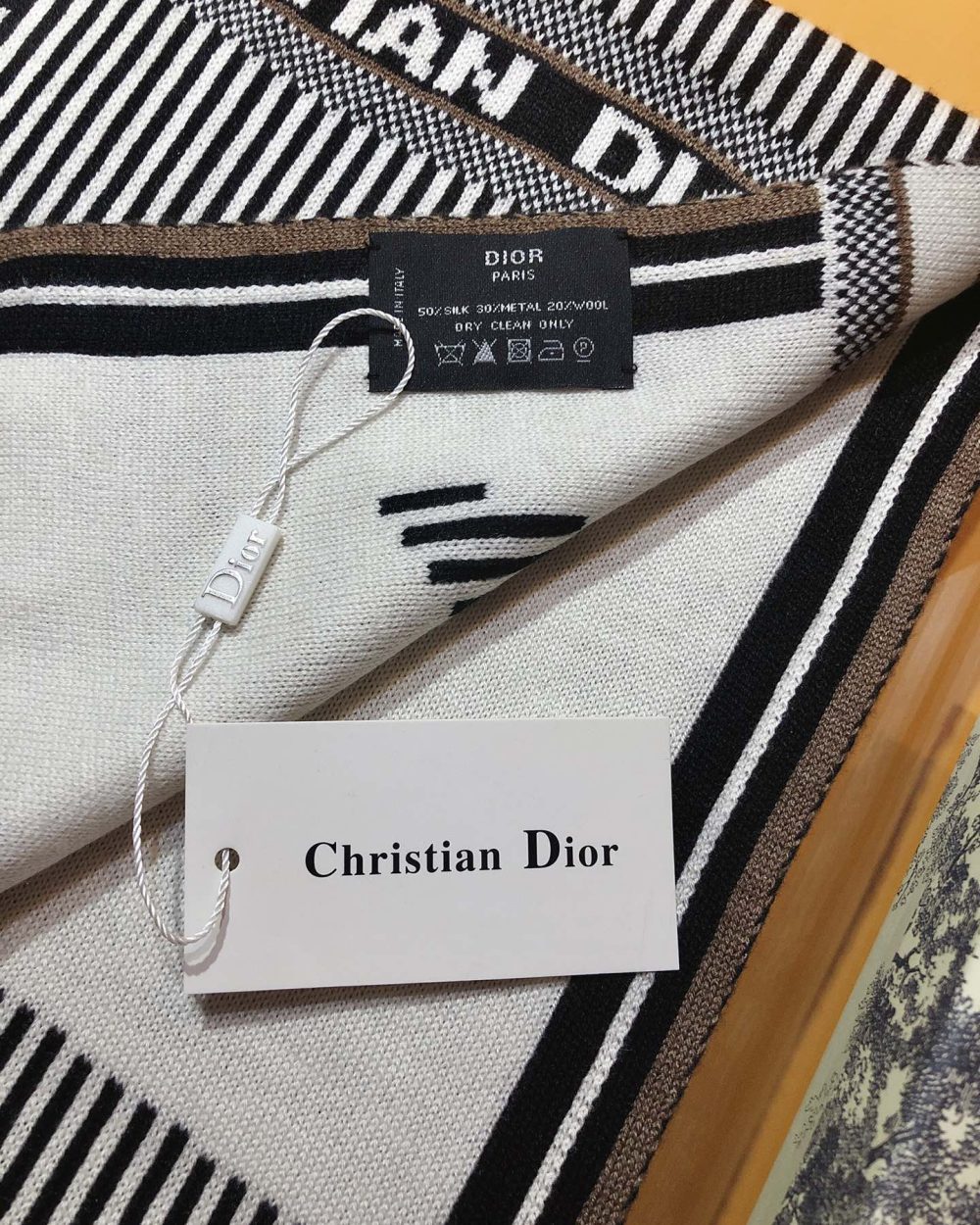 Dior Dioralps Reversible White/Black Wool and Cashmere Scarf 200cm/79in 