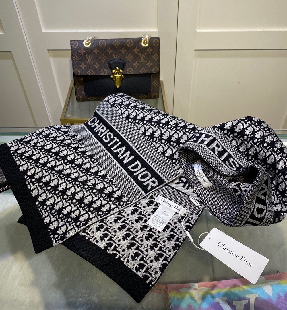 Dior Pompom Beanie & Scarf Set In Black 