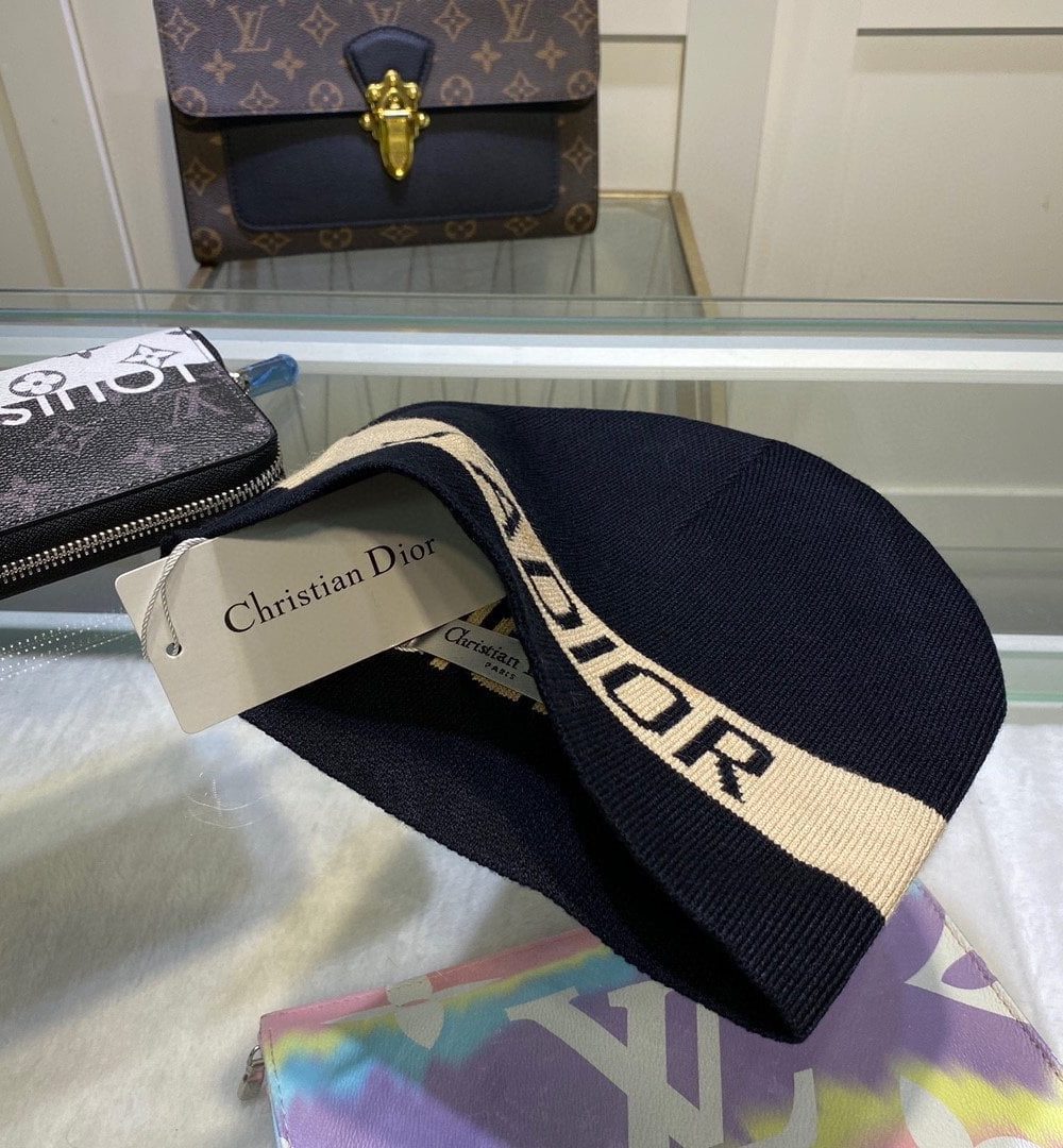 Dior Pompom Beanie In Black