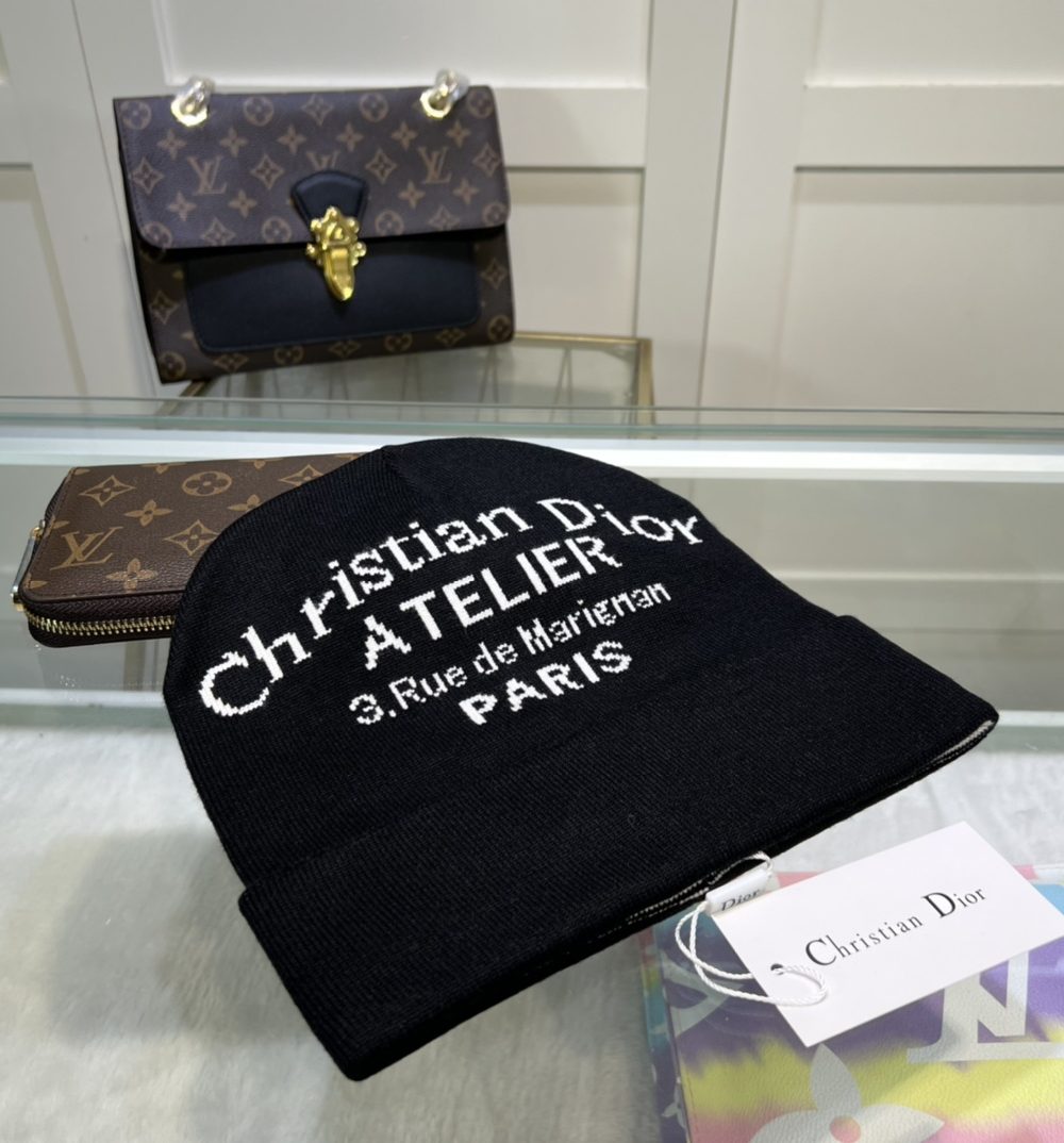 Dior Pompom Beanie In Black