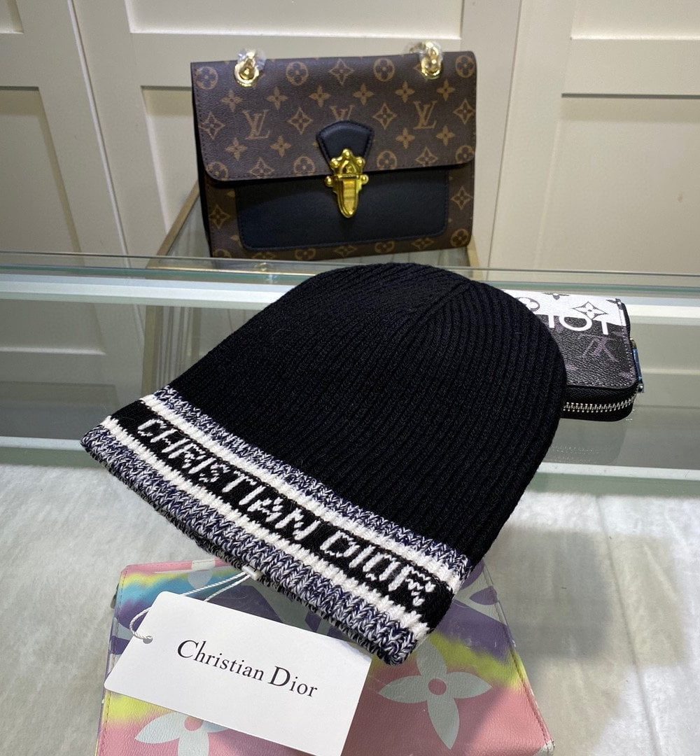 Dior Pompom Beanie In Black