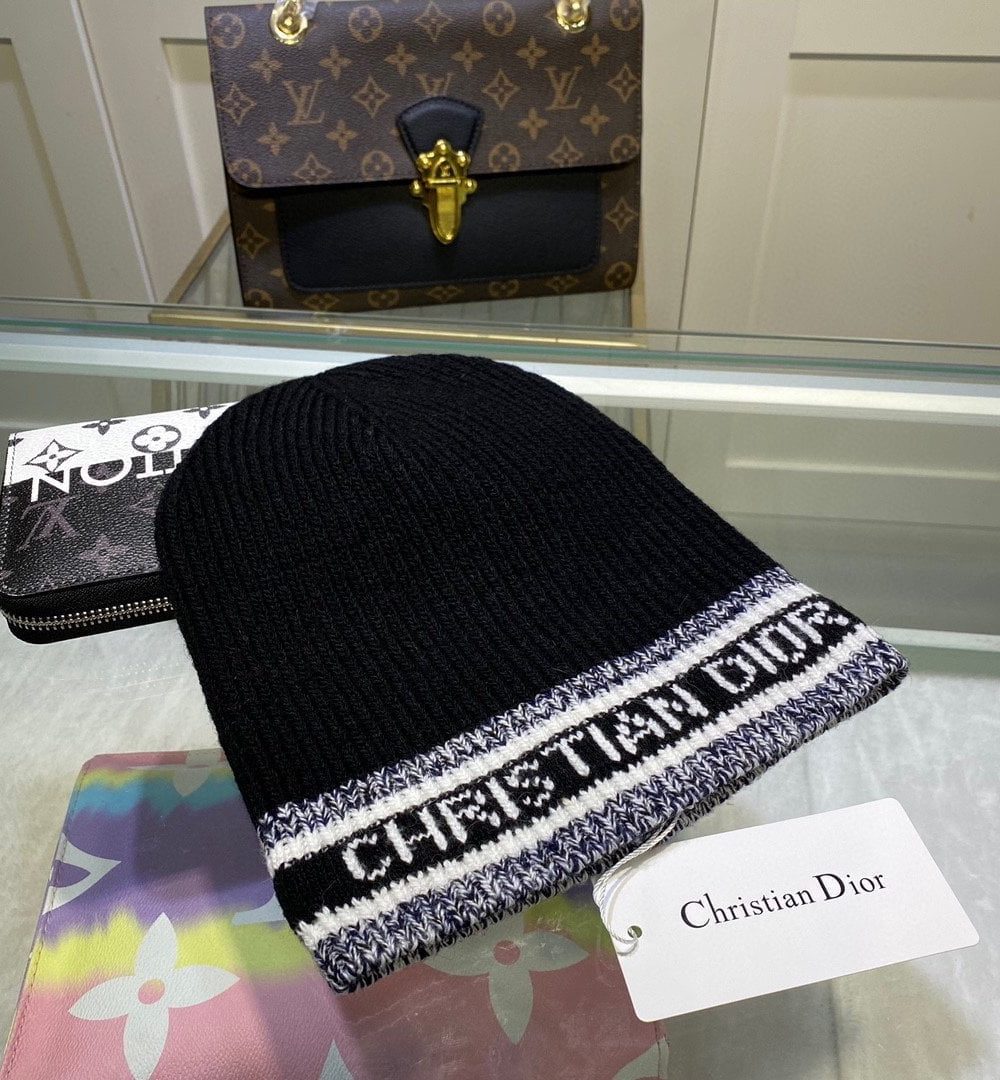 Dior Pompom Beanie In Black