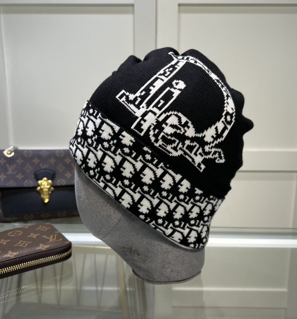 Dior Pompom Beanie In Black