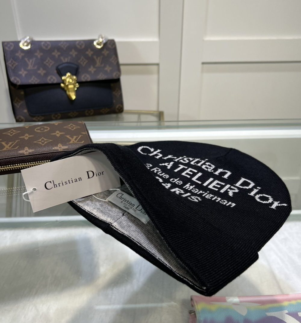 Dior Pompom Beanie In Black