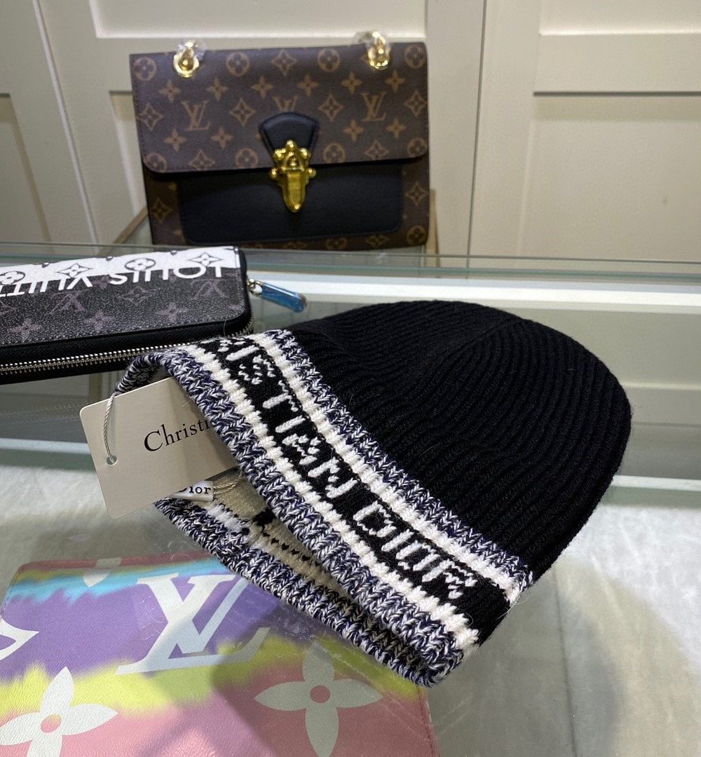 Dior Pompom Beanie In Black