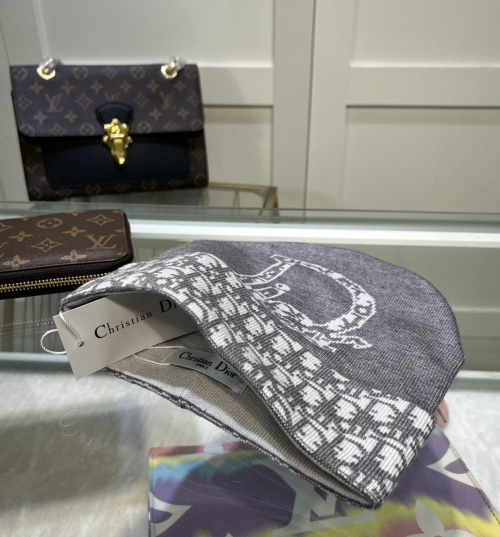 Dior Pompom Beanie In Grey