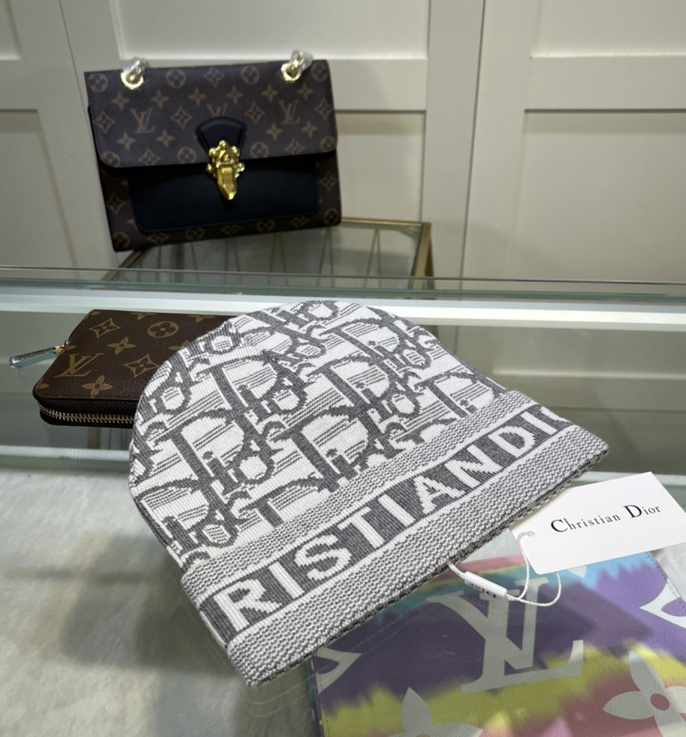 Dior Pompom Beanie In Grey