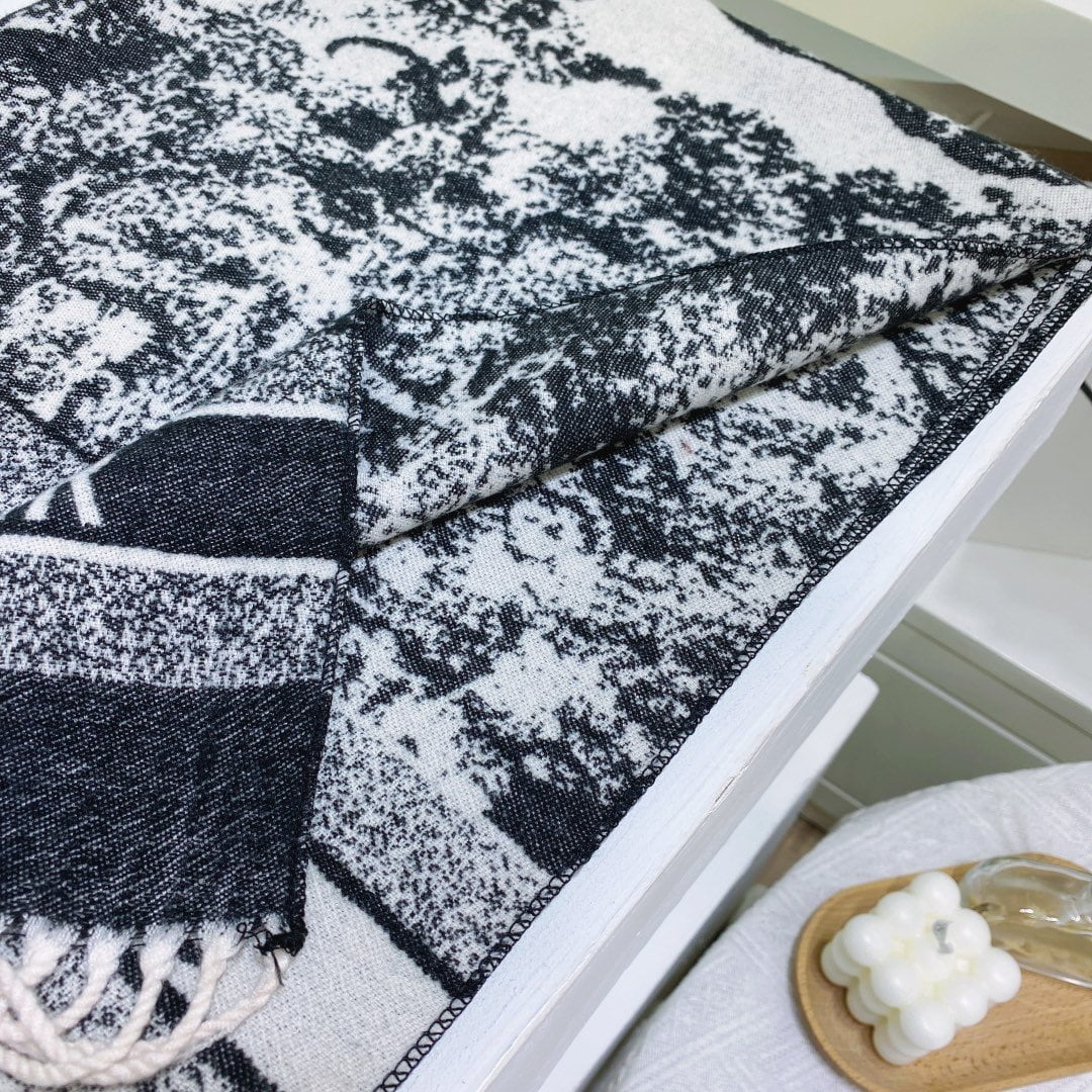 Dior Toile de Jouy Poncho Scarf Grey 71in/180cm - Image 5