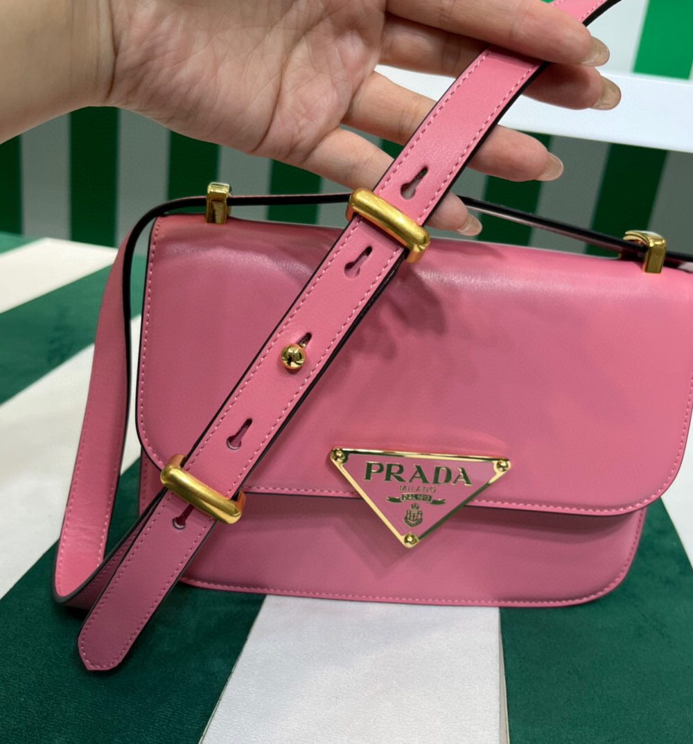 Emblème Shoulder Bag In Pink For Women 7.8in/20cm 1BD340_2A3A_F0ZCL_V_UTO