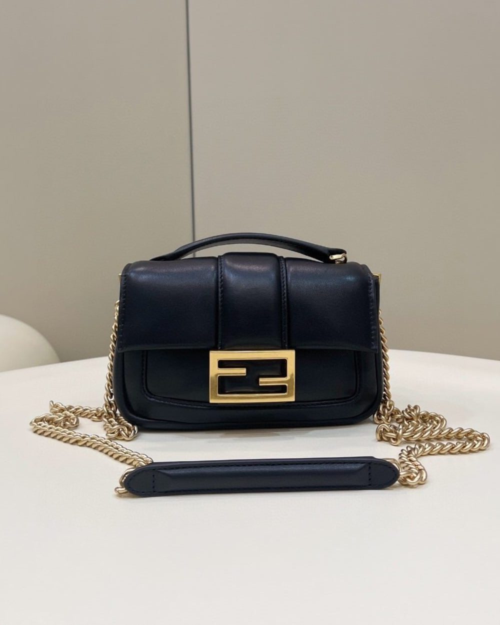1:1 Replica Fendi Baguette Chain Black  Bag For Woman 19cm/7.5in